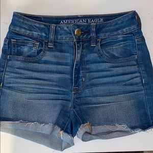 American Eagle Size 2 Hi-Rise Shortie